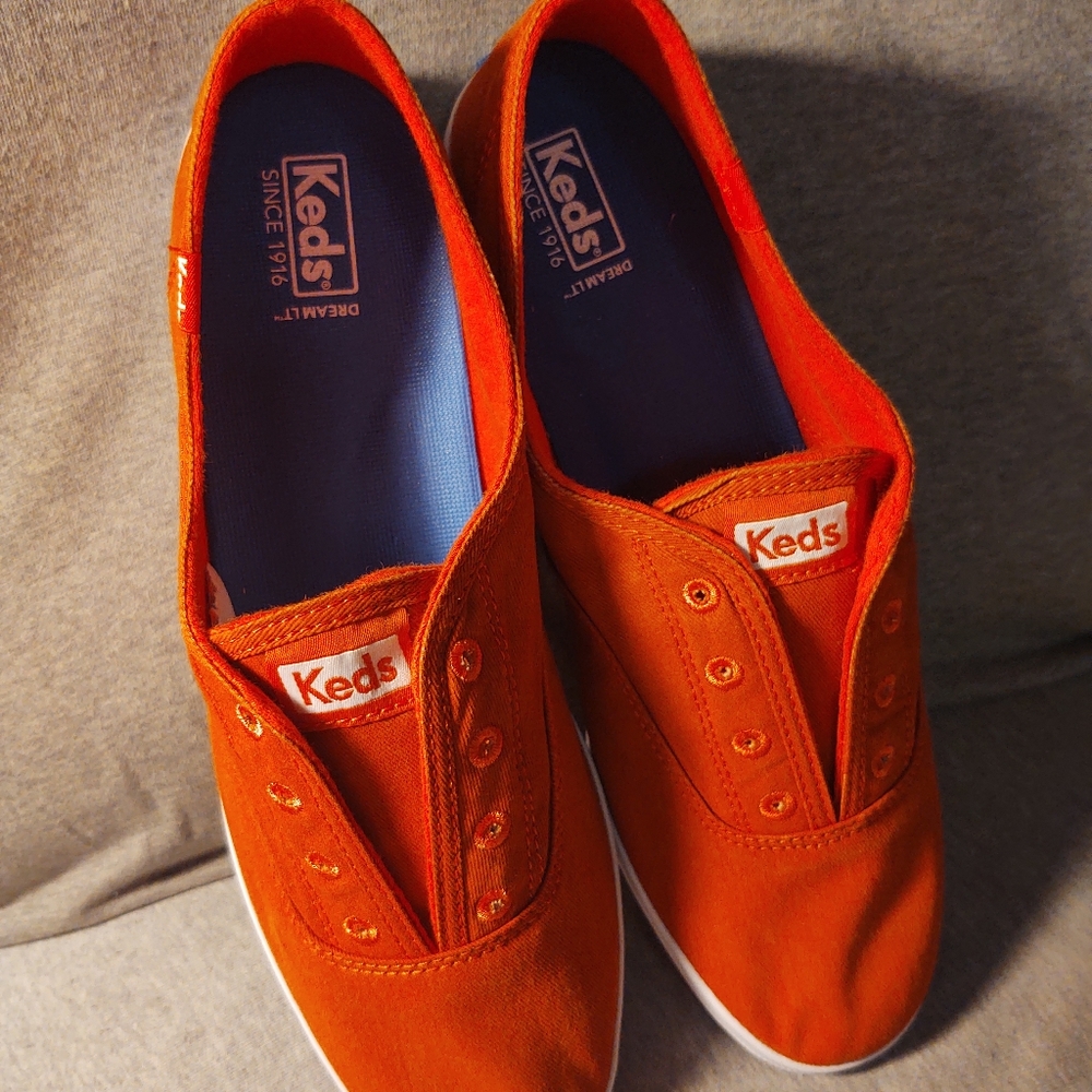 Keds sneakers -NEW IN BOX- size 10, rustic red
